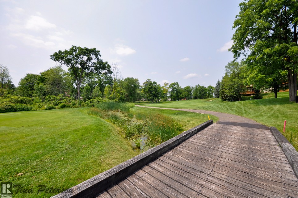 Walking Path Oak Pointe