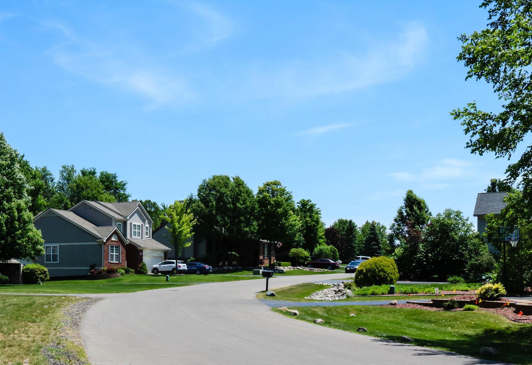 Lakeshore Pointe road