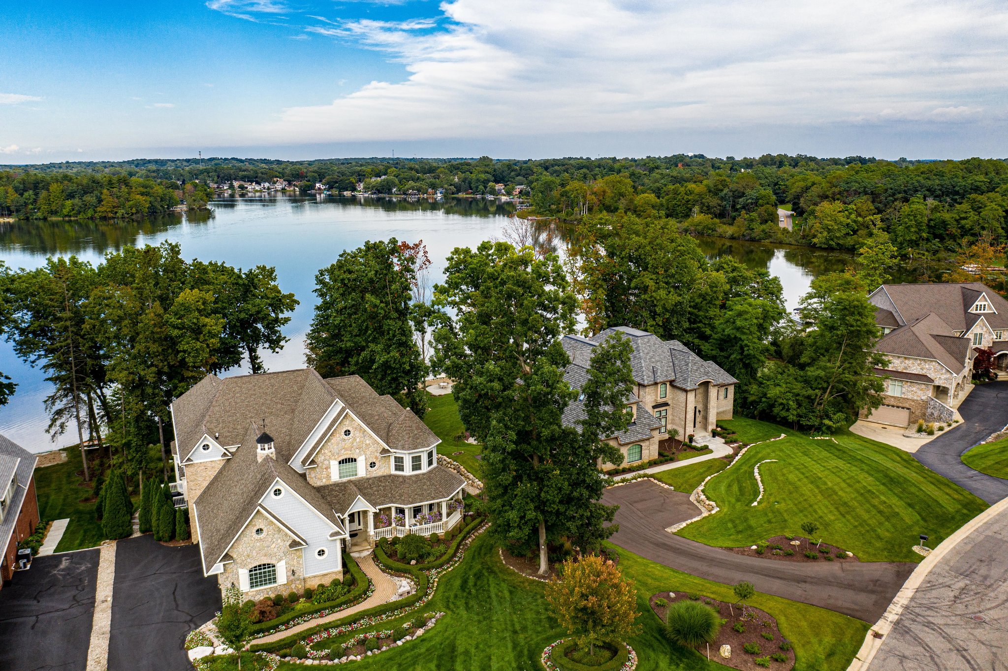 A beautiful view of the scenic lake in Pine Creek