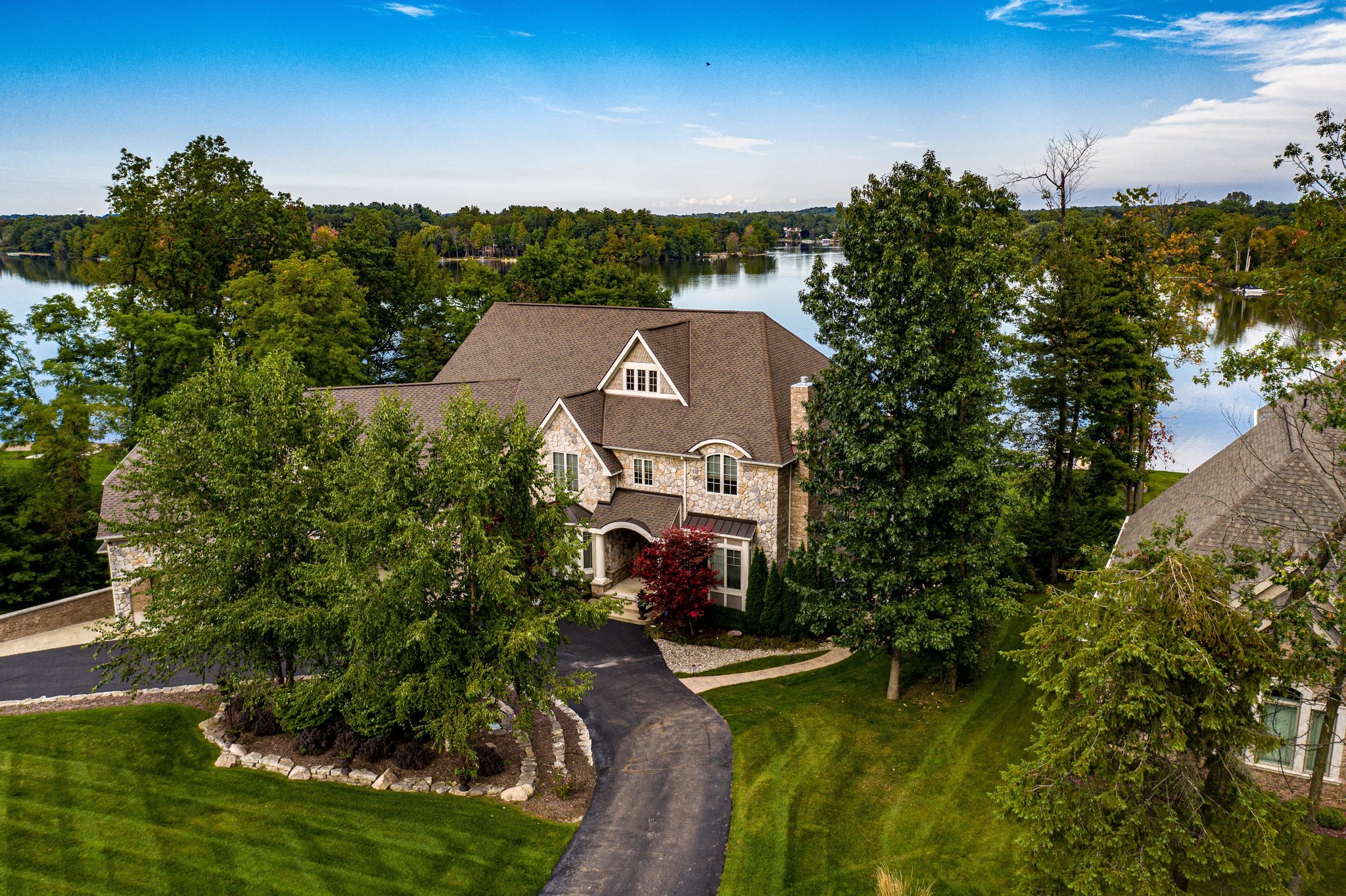 An aerial view of the beautiful Pine Creek neighborhood